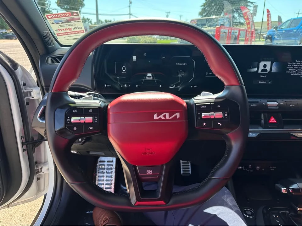 2025 Kia K4 - Image 2 of 7