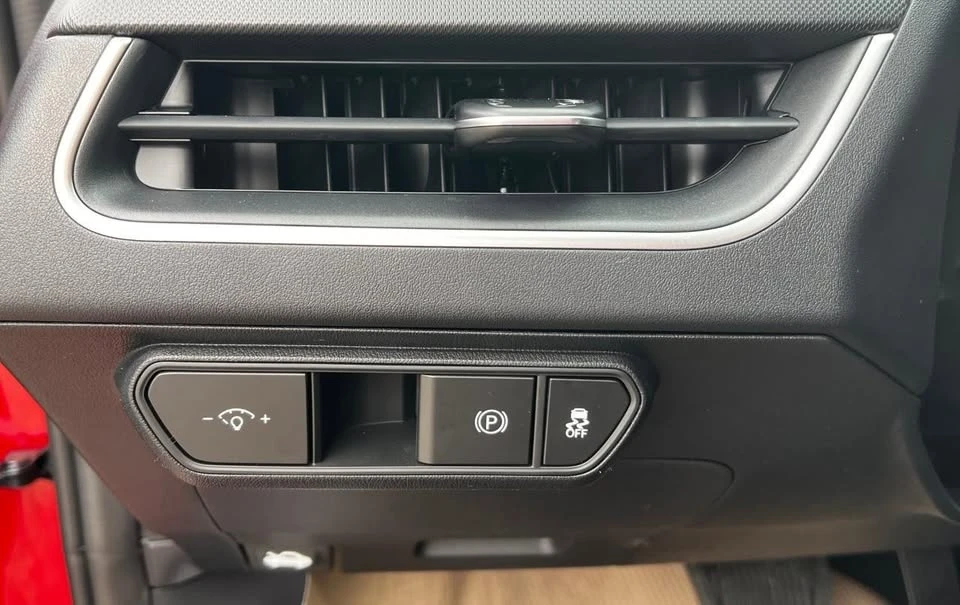 2025 Kia K4 - Image 8 of 20