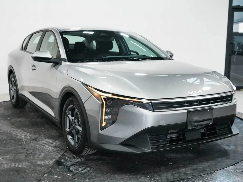 2025 Kia K4 - Image 2 of 9