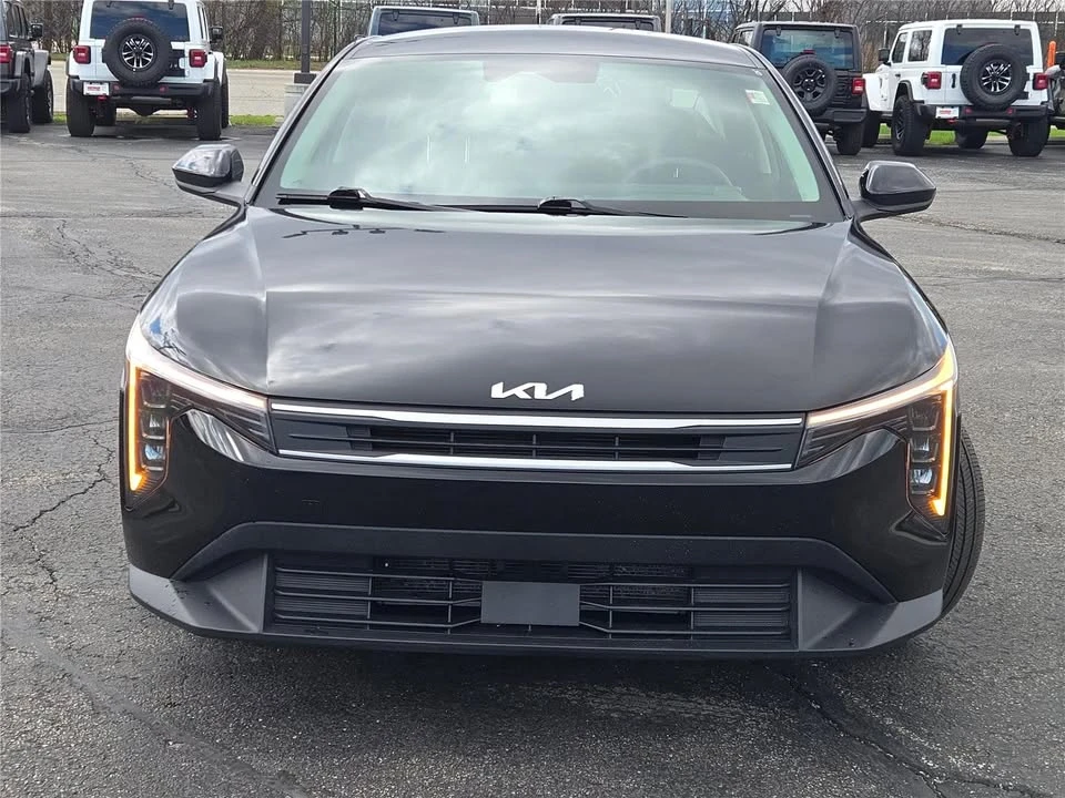 2025 Kia K4 - Image 3 of 20