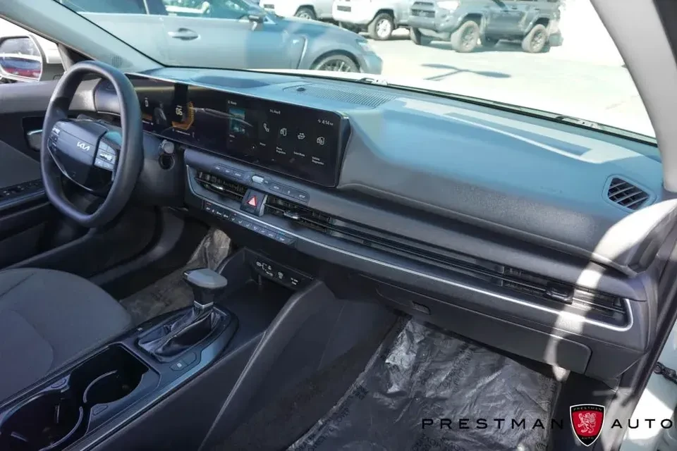 2025 Kia K4 - Image 8 of 14