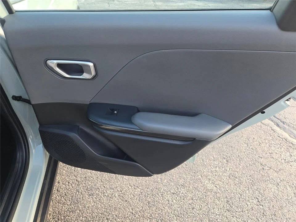 2025 Kia K4 - Image 8 of 19