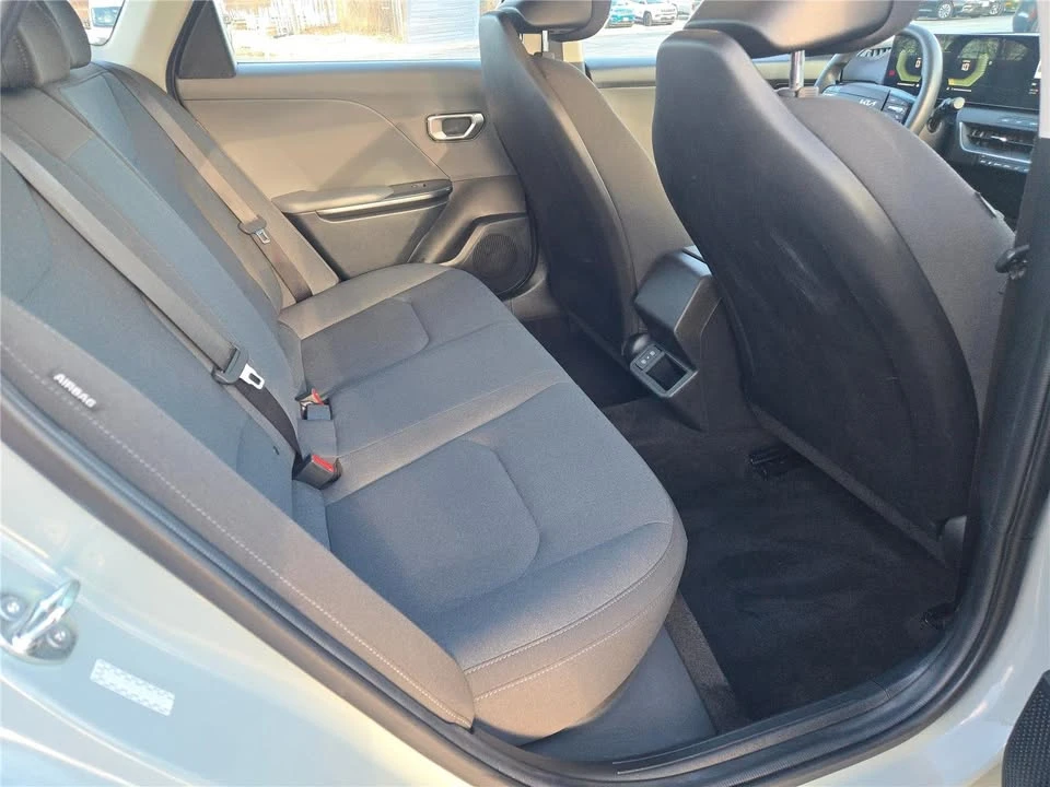 2025 Kia K4 - Image 10 of 19