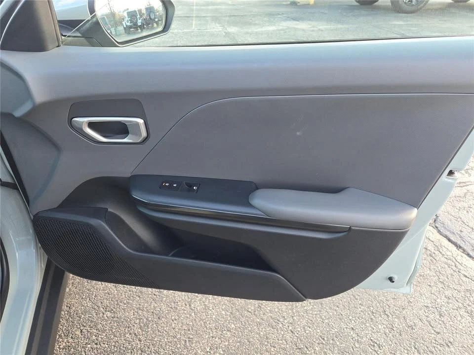 2025 Kia K4 - Image 5 of 19