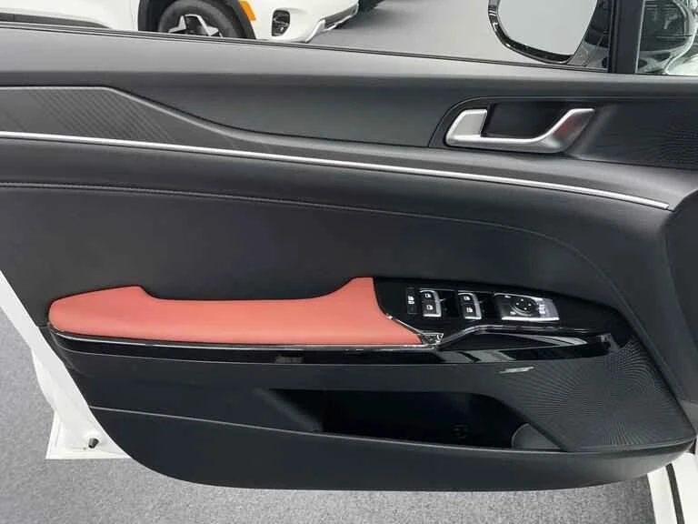 2025 Kia Optima/K5 - Image 9 of 15