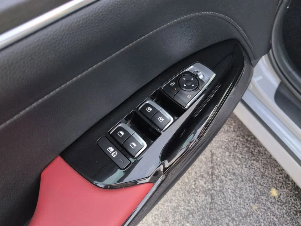 2025 Kia Optima/K5 - Image 9 of 20