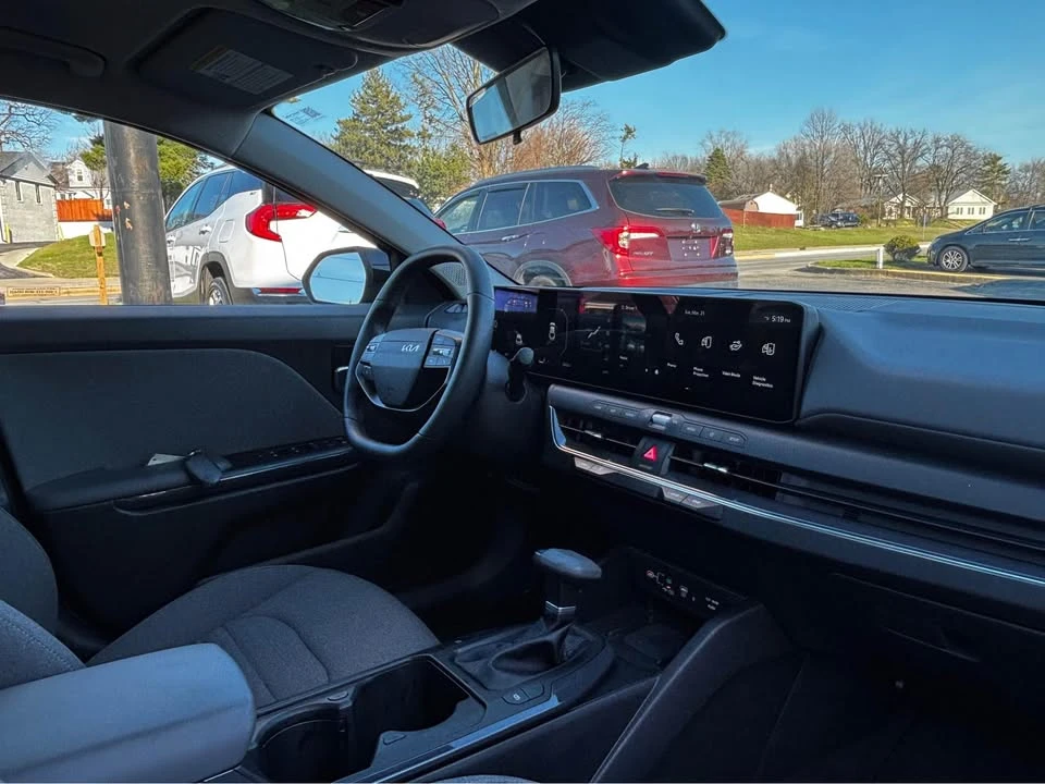 2025 Kia K4 - Image 16 of 19