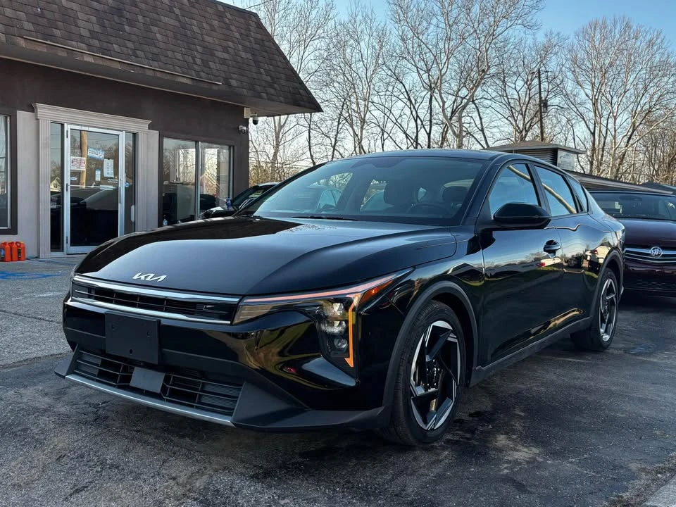 2025 Kia K4 - Image 3 of 19
