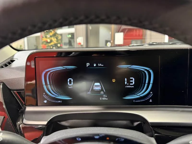2025 Kia Seltos - Image 8 of 13