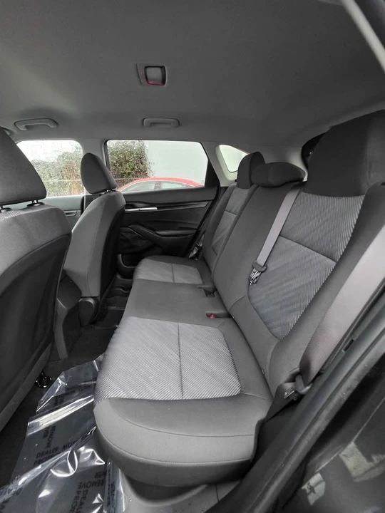 2025 Kia Seltos - Image 8 of 13