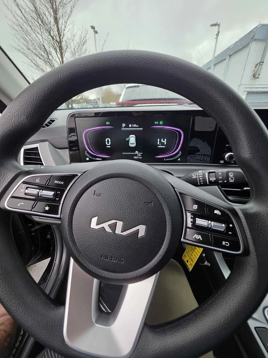 2025 Kia Seltos - Image 12 of 13