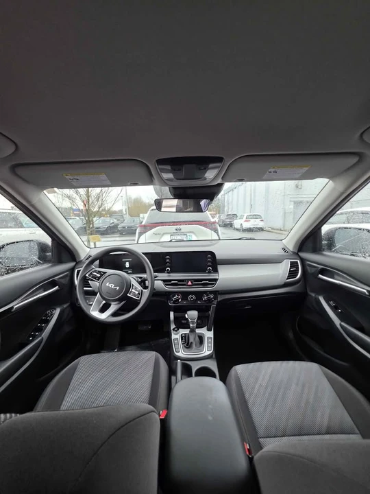 2025 Kia Seltos - Image 6 of 13