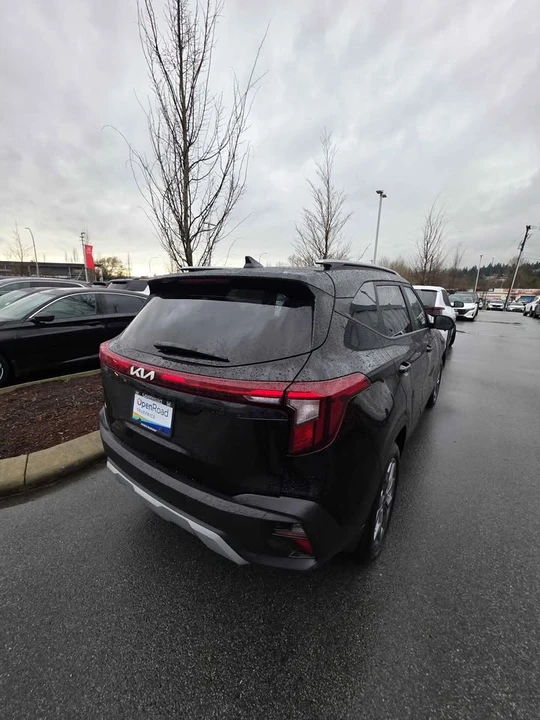 2025 Kia Seltos - Image 5 of 13