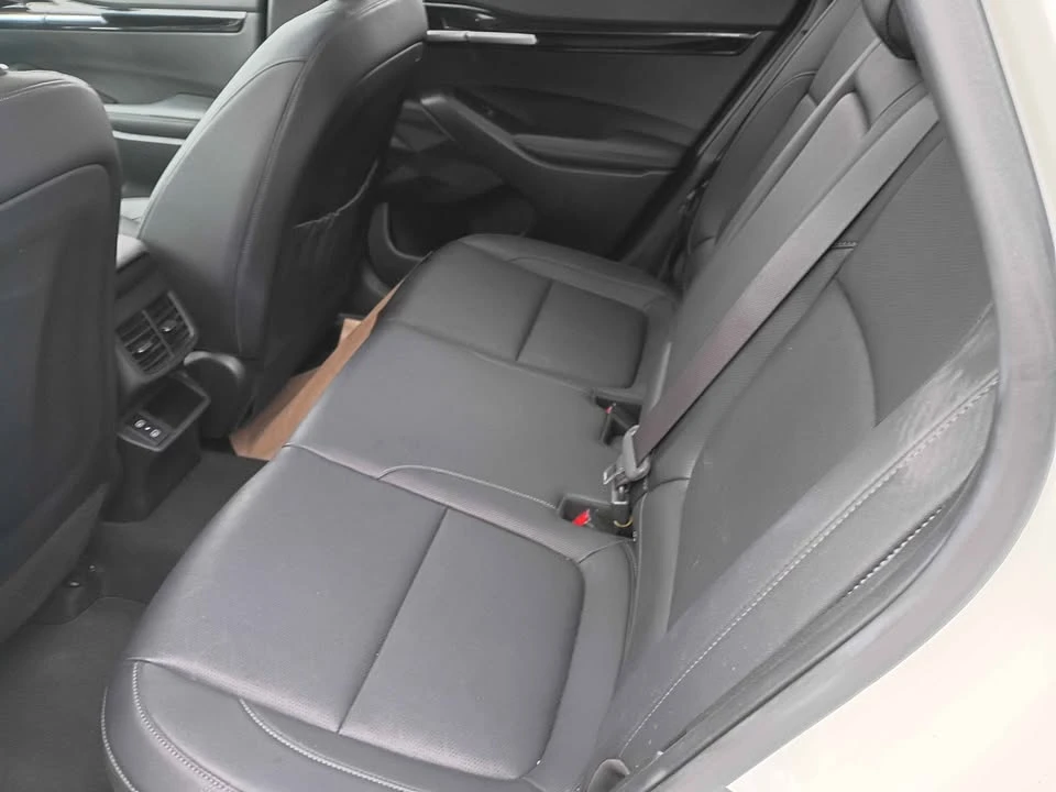 2025 Kia Seltos - Image 9 of 16