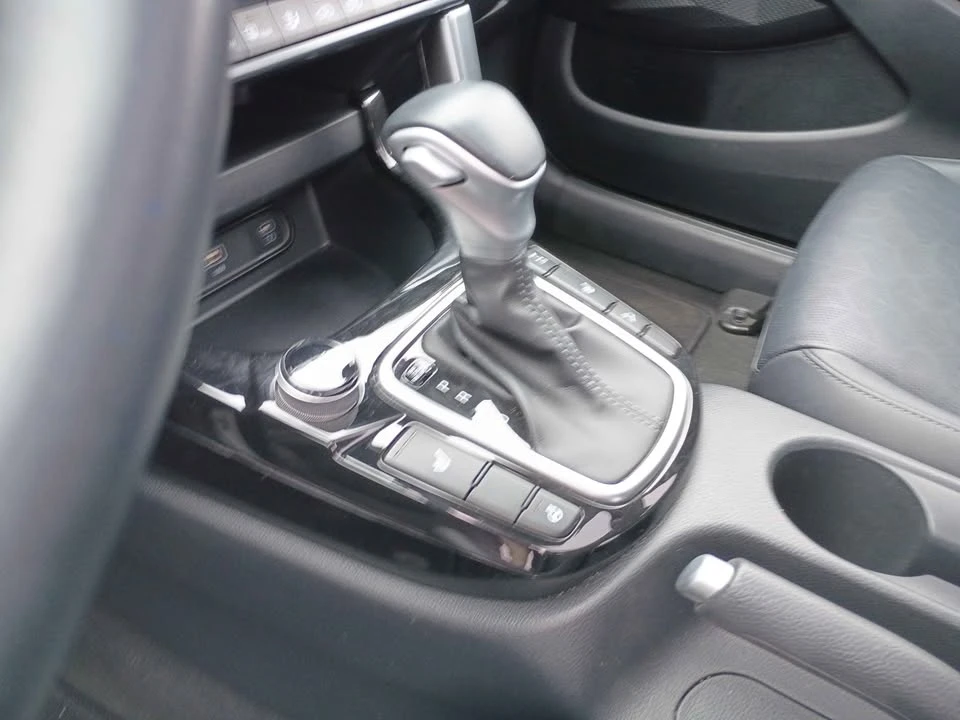 2025 Kia Seltos - Image 14 of 16