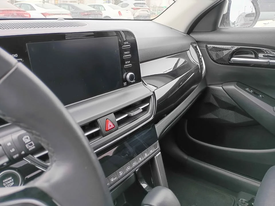 2025 Kia Seltos - Image 13 of 16