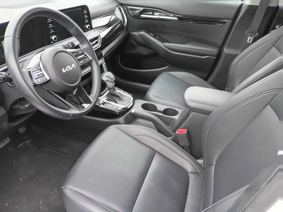 2025 Kia Seltos - Image 10 of 16