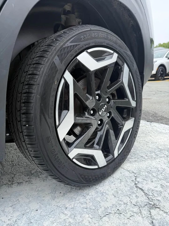 2025 Kia Seltos - Image 11 of 13