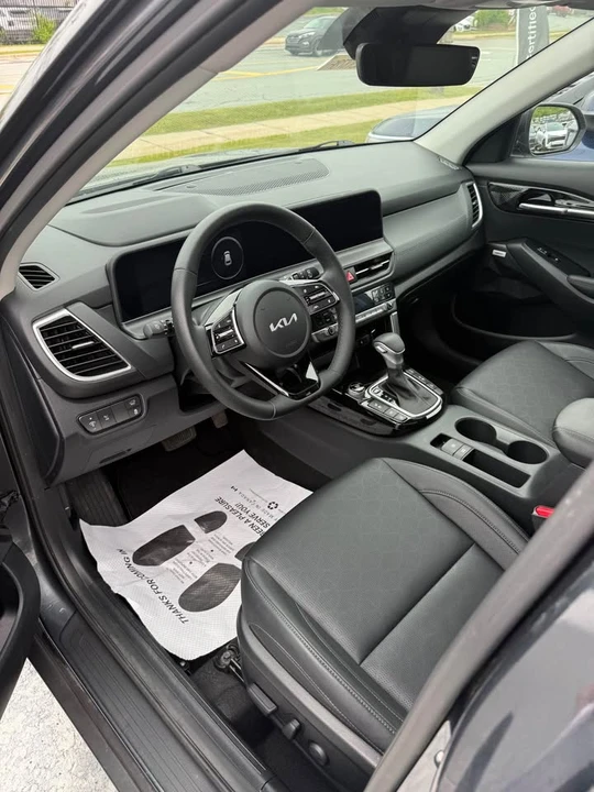 2025 Kia Seltos - Image 2 of 13