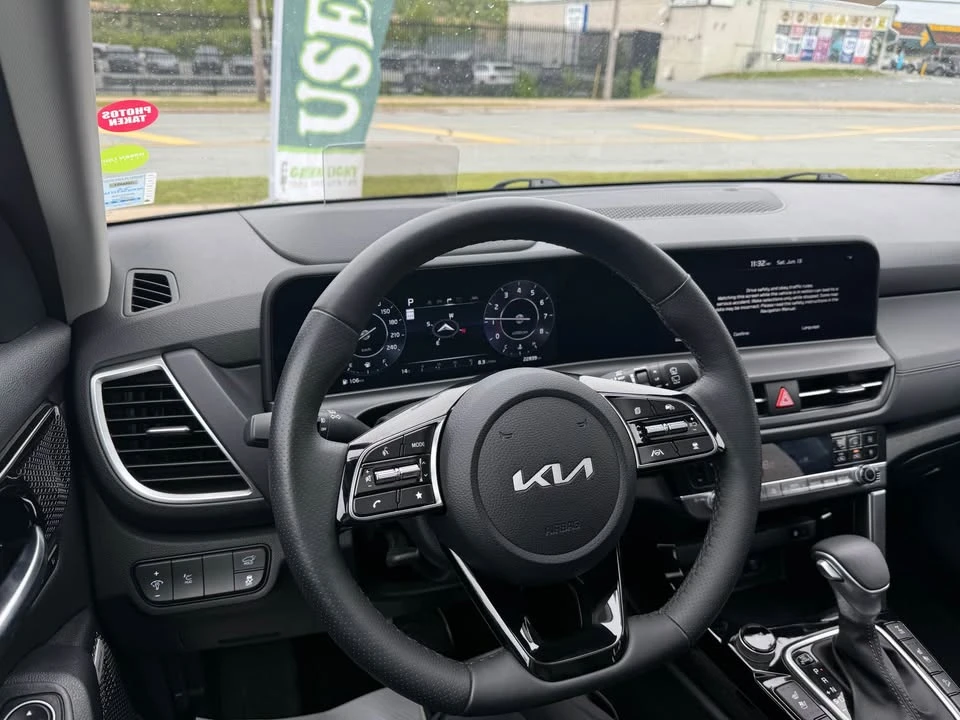 2025 Kia Seltos - Image 3 of 13