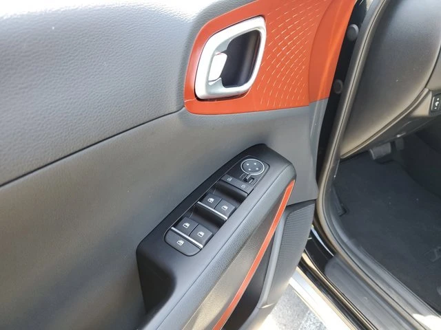 2025 Kia Soul - Image 16 of 20