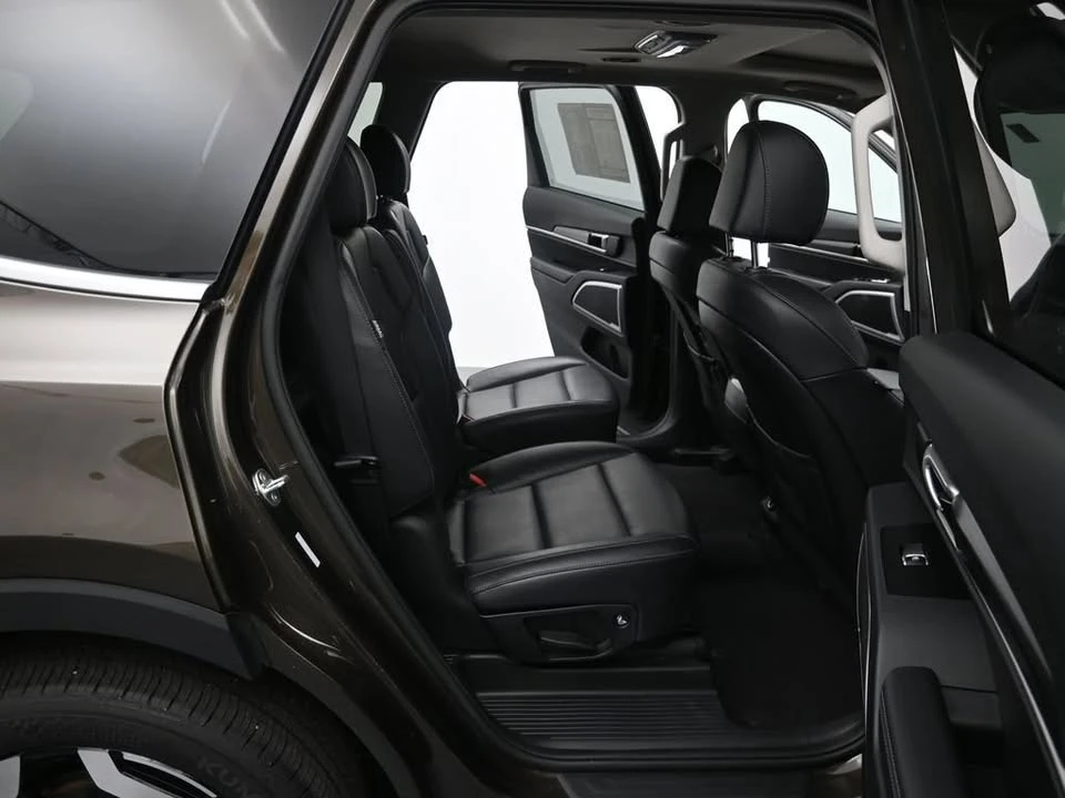 2025 Kia Telluride - Image 7 of 12