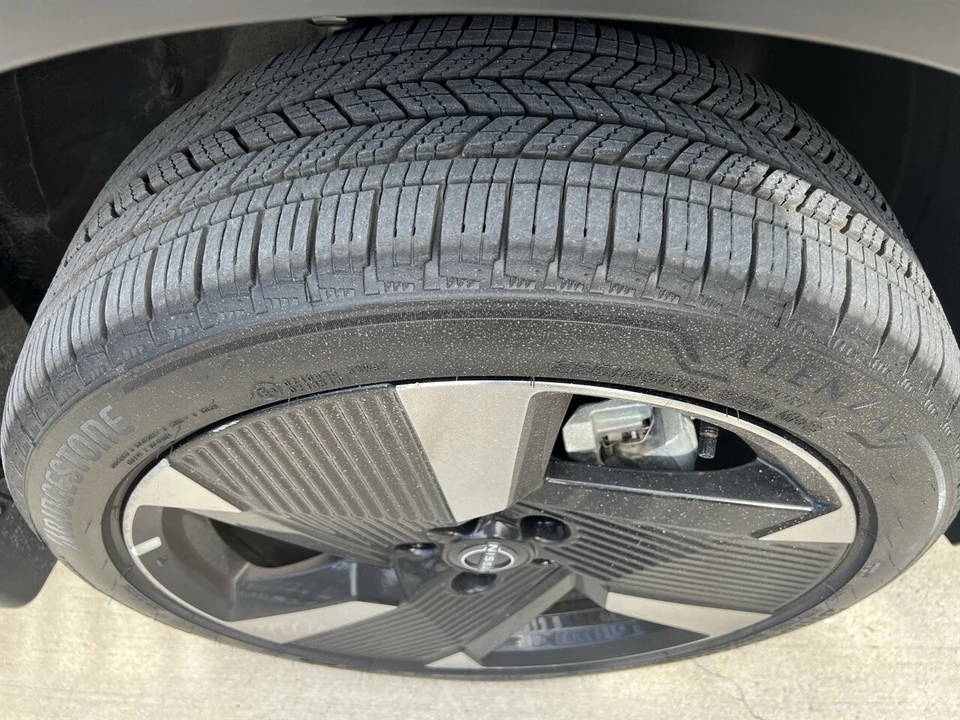 2025 Nissan Kicks - Image 16 of 24