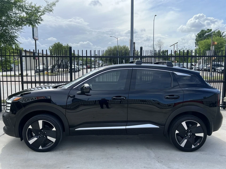 2025 Nissan Kicks - Image 9 of 24
