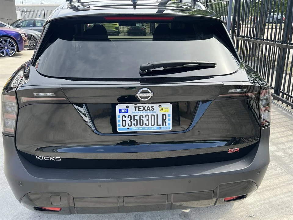 2025 Nissan Kicks - Image 10 of 24