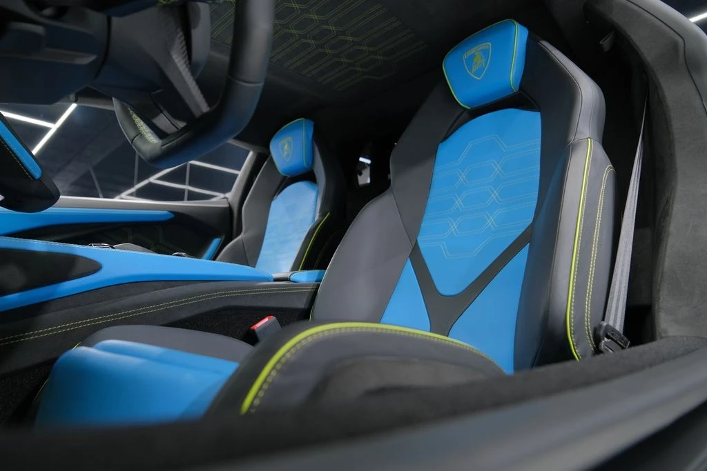 2025 Lamborghini Revuelto - Image 28 of 31