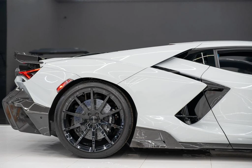 2025 Lamborghini Revuelto - Image 12 of 31