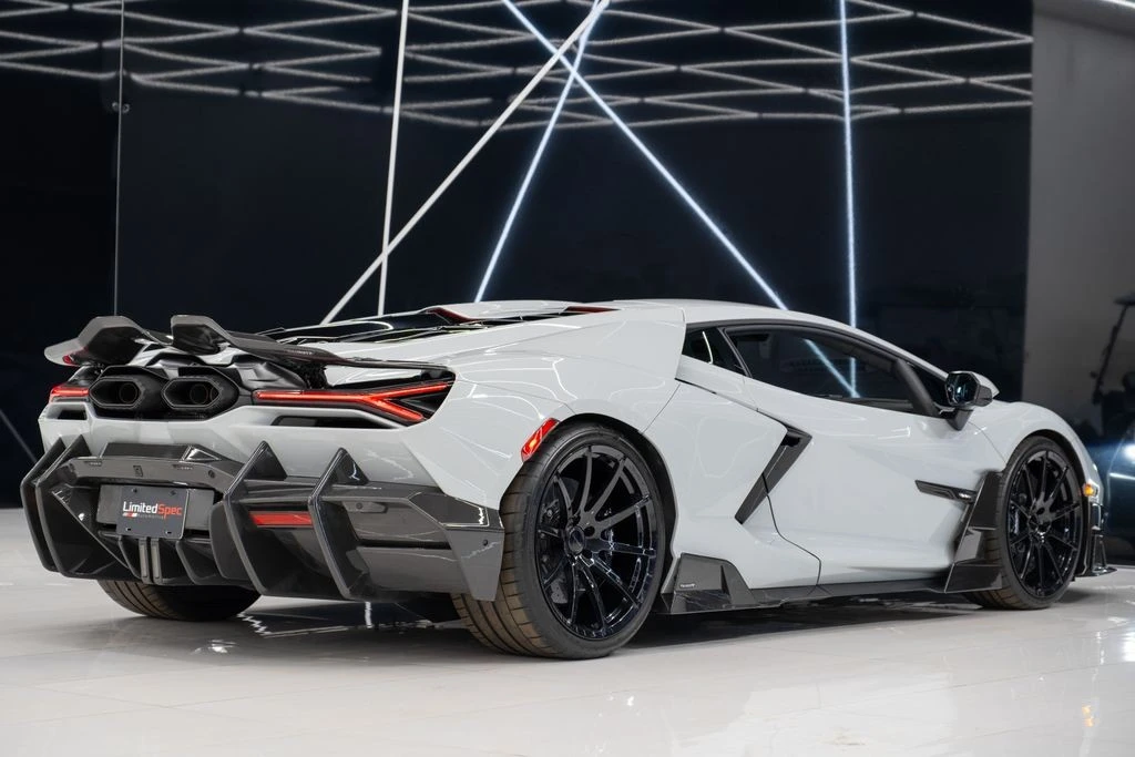 2025 Lamborghini Revuelto - Image 18 of 31