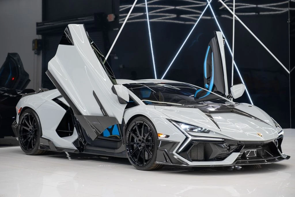2025 Lamborghini Revuelto - Image 9 of 31