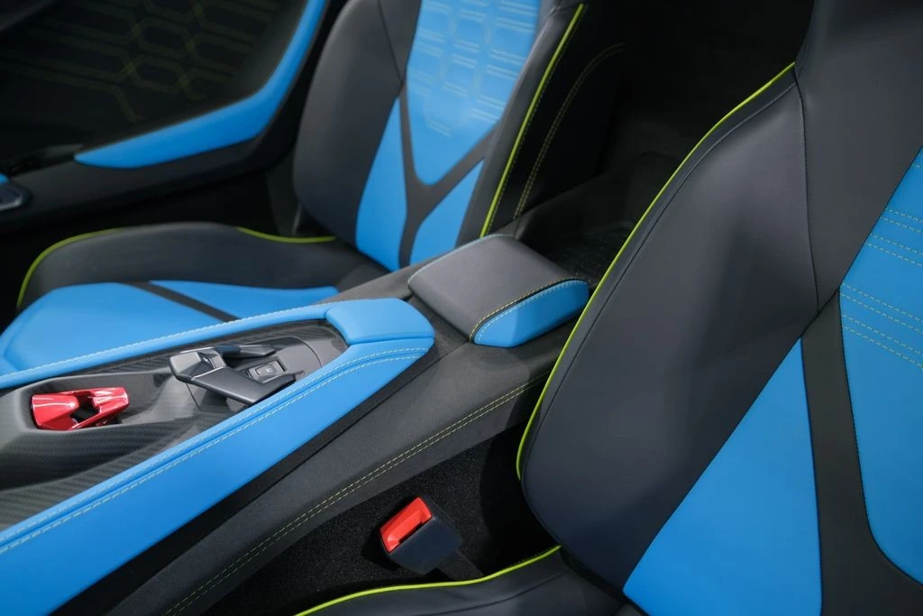 2025 Lamborghini Revuelto - Image 31 of 31