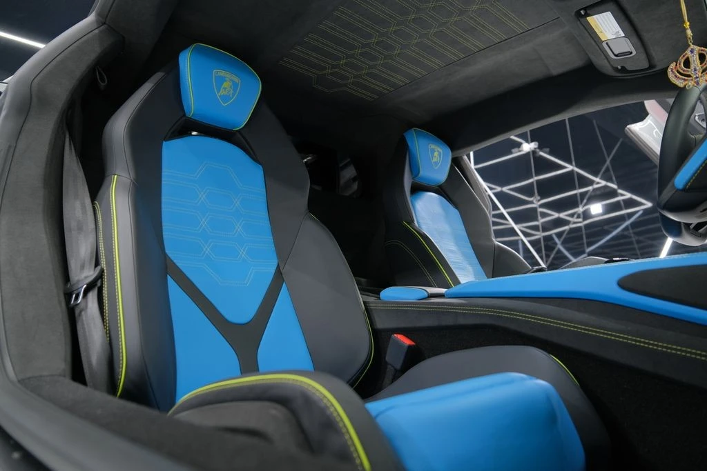 2025 Lamborghini Revuelto - Image 25 of 31
