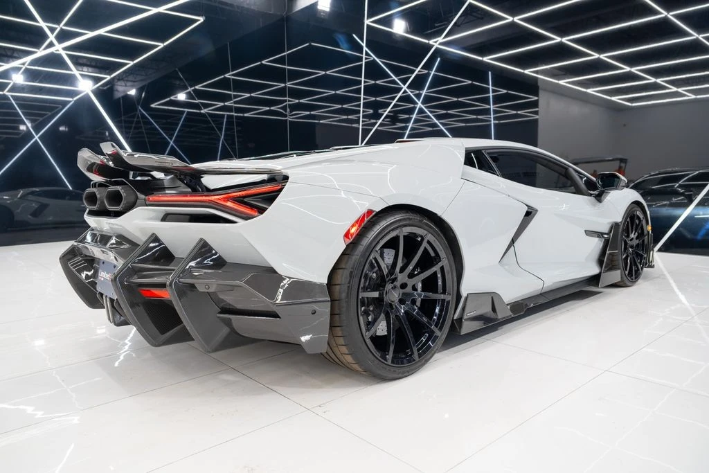 2025 Lamborghini Revuelto - Image 23 of 31