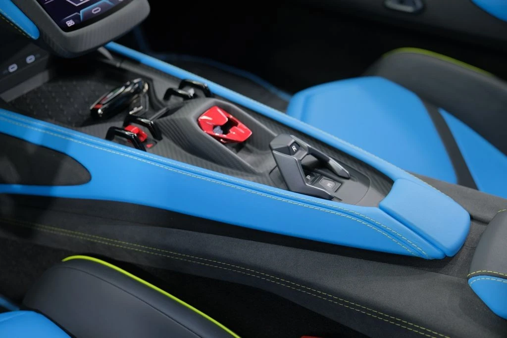 2025 Lamborghini Revuelto - Image 30 of 31