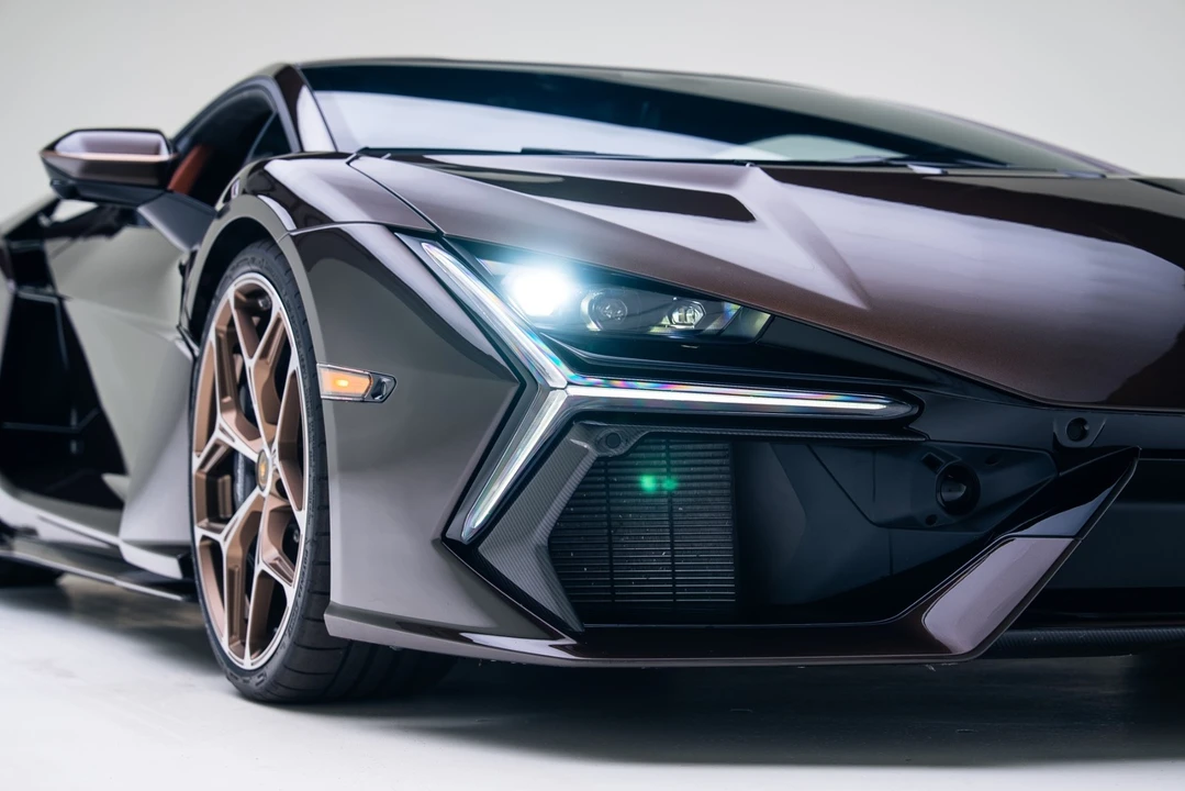 2025 Lamborghini Revuelto - Image 12 of 21