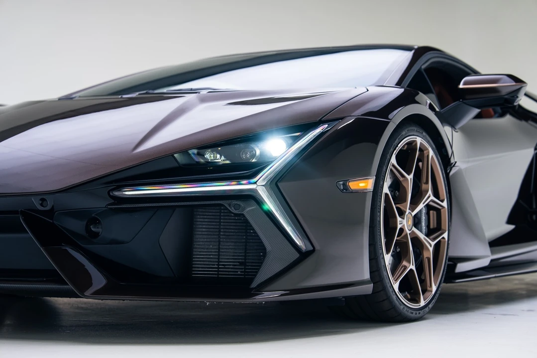 2025 Lamborghini Revuelto - Image 13 of 21