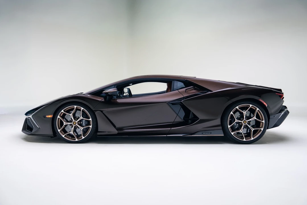 2025 Lamborghini Revuelto - Image 14 of 21