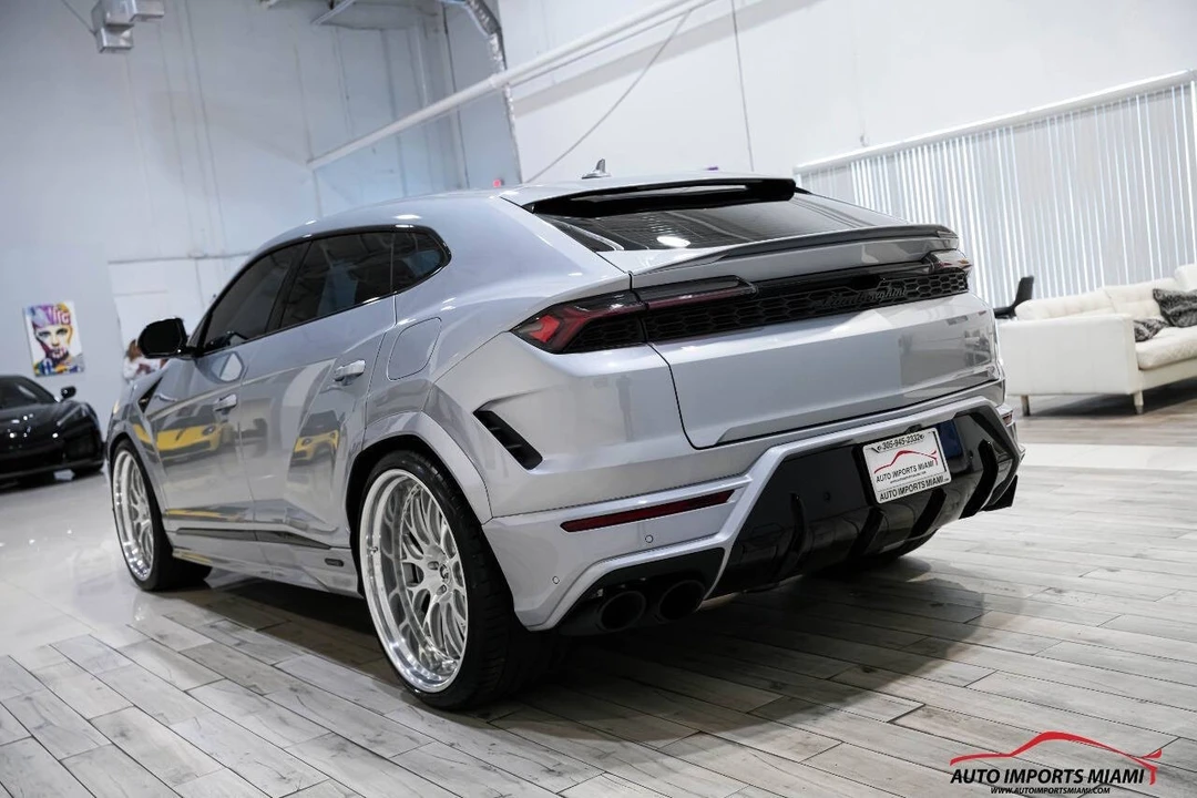 2025 Lamborghini Urus SE - Image 19 of 21
