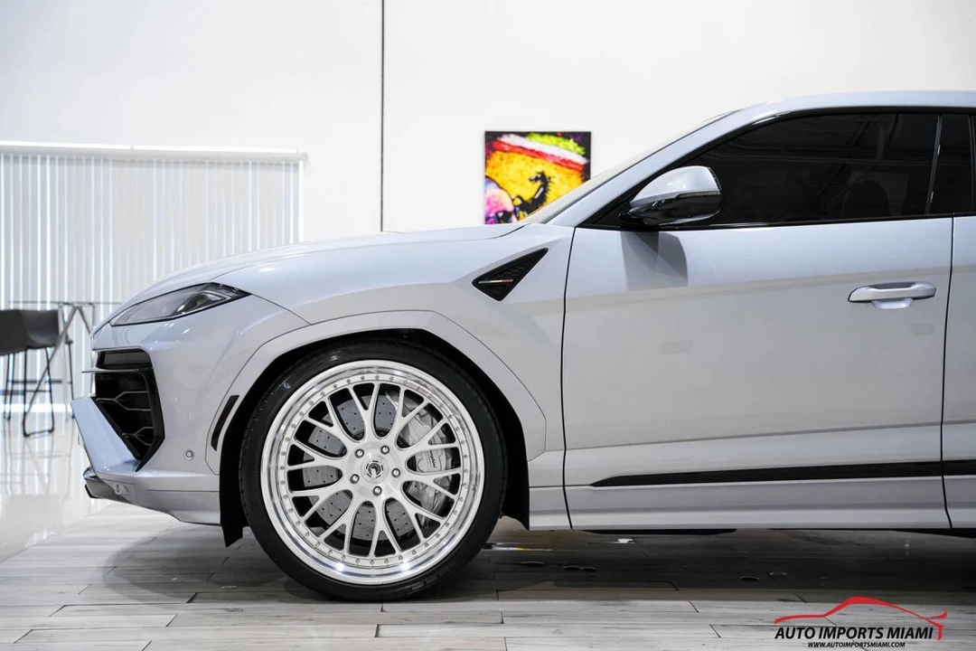 2025 Lamborghini Urus SE - Image 15 of 21
