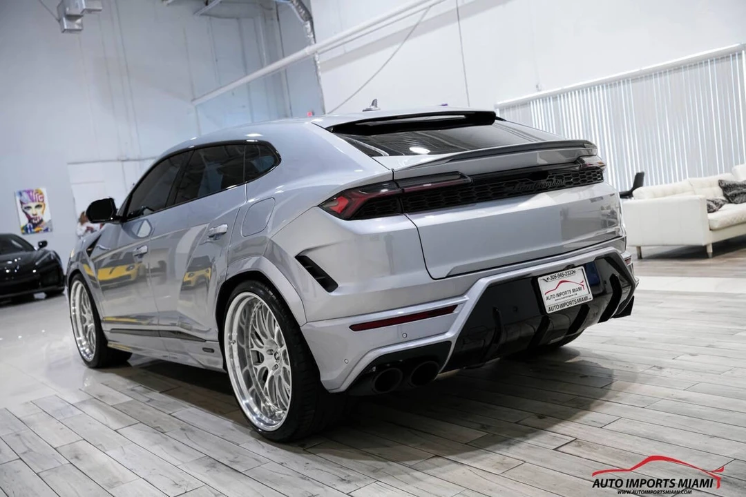 2025 Lamborghini Urus SE - Image 19 of 21