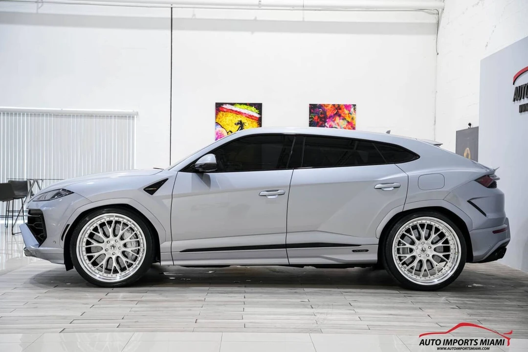 2025 Lamborghini Urus SE - Image 13 of 21