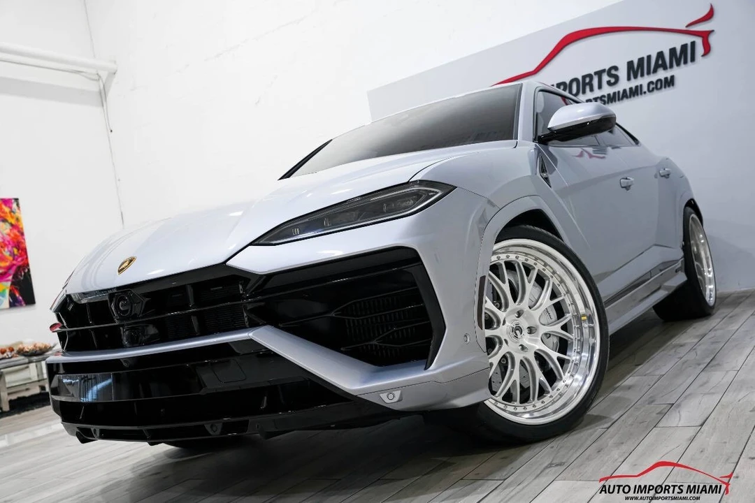 2025 Lamborghini Urus SE - Image 2 of 21