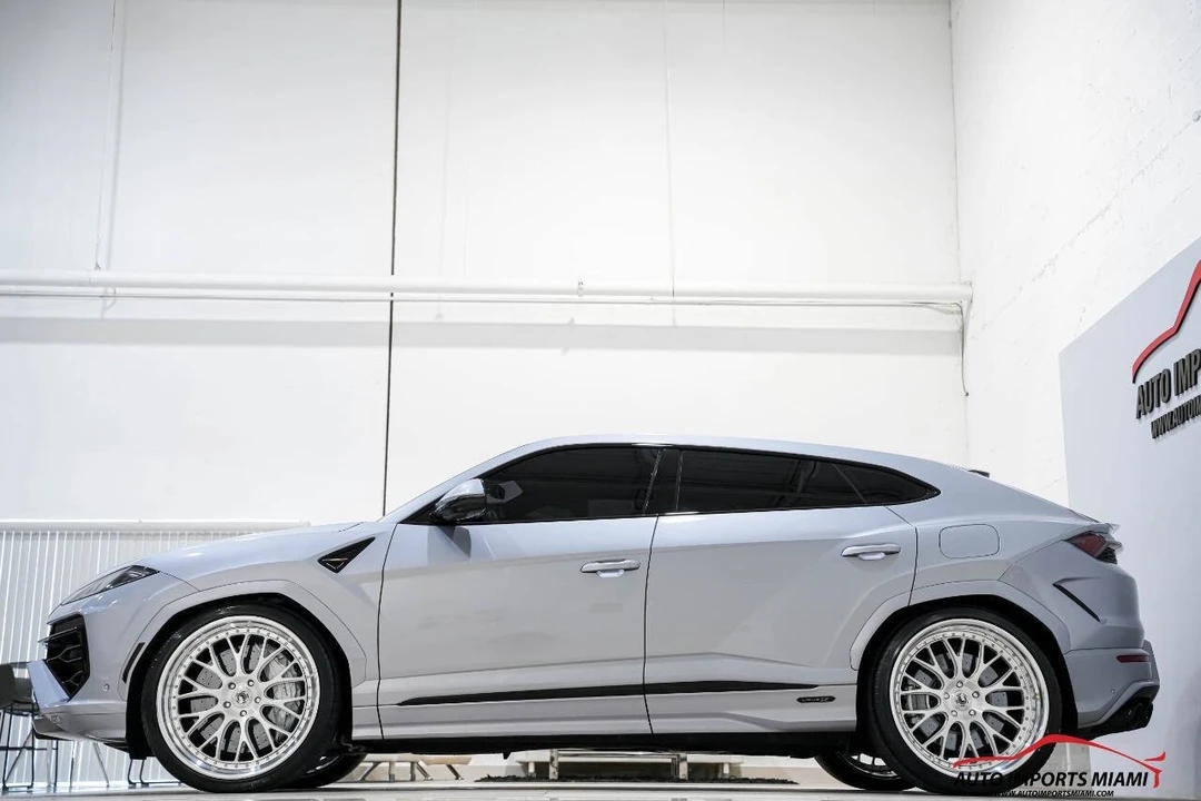 2025 Lamborghini Urus SE - Image 14 of 21