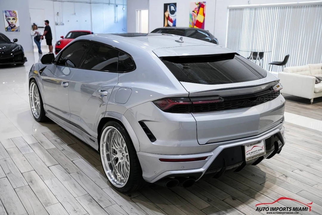2025 Lamborghini Urus SE - Image 18 of 21
