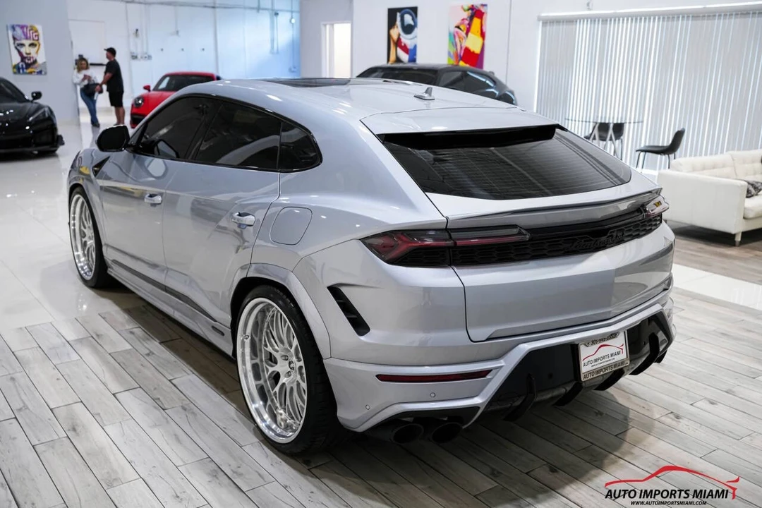 2025 Lamborghini Urus SE - Image 18 of 21