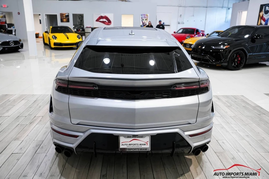 2025 Lamborghini Urus SE - Image 20 of 21