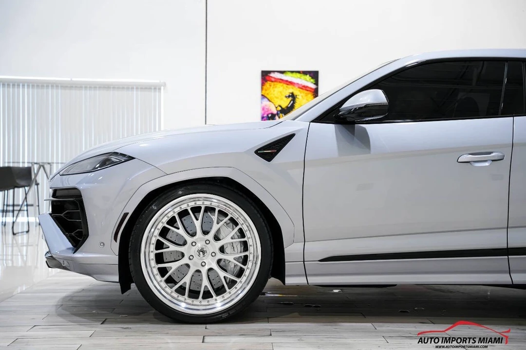 2025 Lamborghini Urus SE - Image 15 of 21